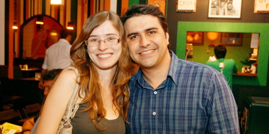 Marcela Figueiredo, e seu noivo, o psicólogo Rafael Lourenço de Camargo em restaurante da cidade: gente finíssima!
